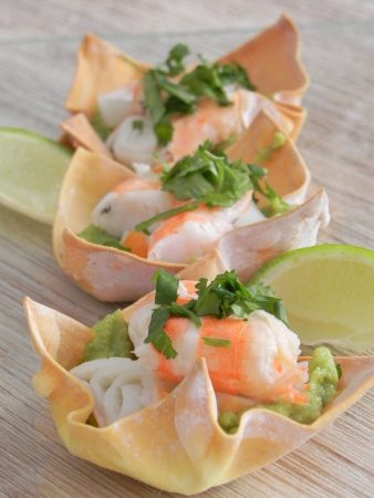 Prepara el wontón con langostino para la sopa