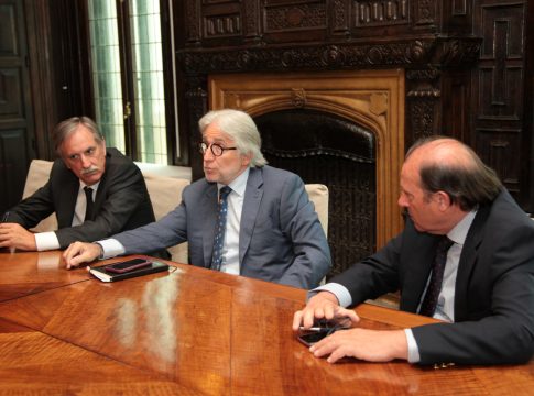 foment-sanchez-llibre-martinez-pujalte Sánchez Llibre, flanqueado por Valeriano Gómez (izda) y Vicente Martínez-Pujalte (dcha) en Foment