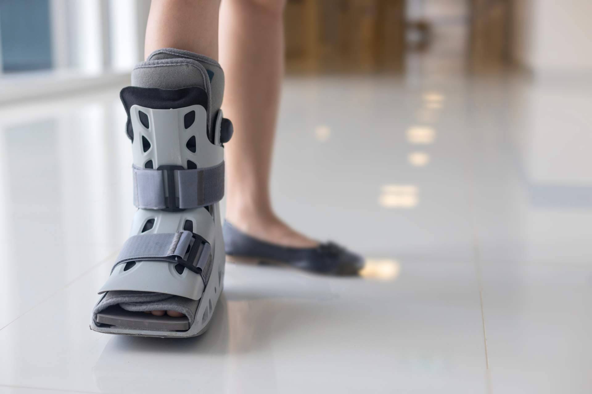 Por qué una bota Walker ayuda a la recuperación de fracturas y esguinces