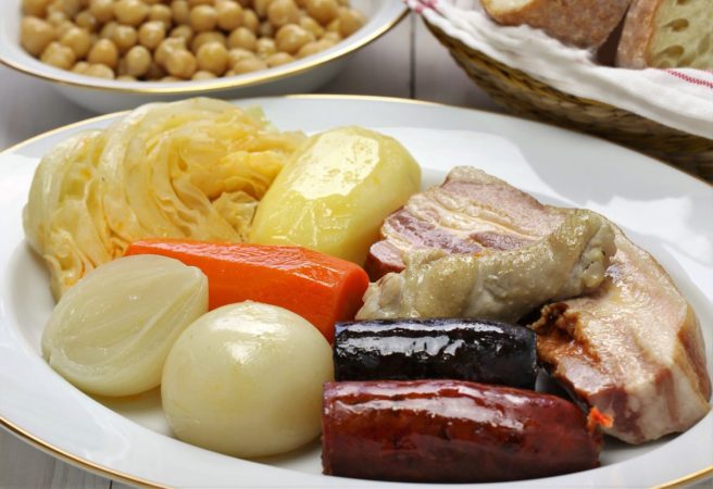 Ingredientes para el cocido madrileño