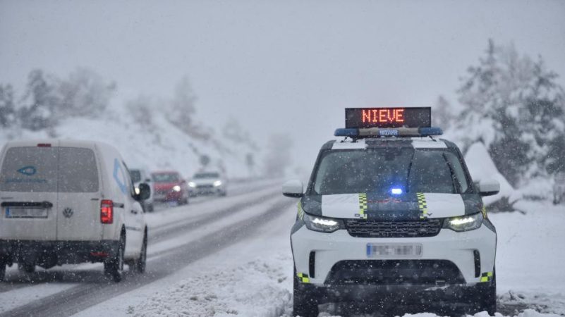 Es mejor que tengas en cuenta esto de la DGT si estos días vas a conducir en carreteras nevadas 57 Merca2.es polar nieve