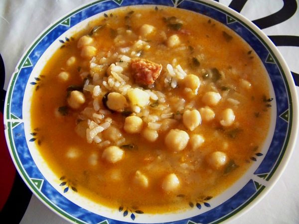 Arroz "con lo que tengas por casa" de Nuria Roca