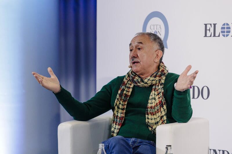 Álvarez aclara que UGT «no quiere» quitar subsidios «a nadie» pero recuerda a Díaz que lo dice la legislación