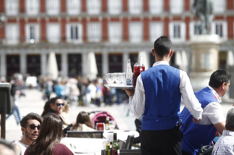 Las ventas del sector servicios suben un 12,9% en enero, con la hostelería liderando los ascensos