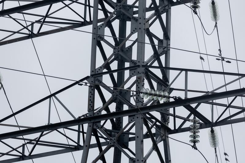 El precio de la luz bajará este viernes un 29,45%, hasta los 59,15 euros/MWh