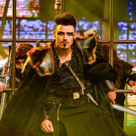 Angel Capel en la actuacion de Halloween de Port Aventura Merca2.es