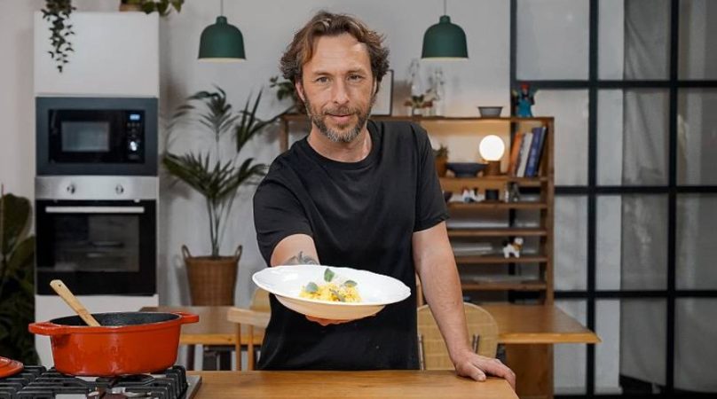 Preparación del arroz con pollo de Gipsy Chef