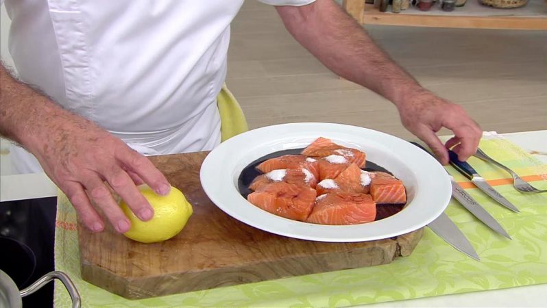 Cocina un increíble salmón de la mano de Karlos Arguiñano 14 Merca2.es Así se hace el salmón marinado con tortilla