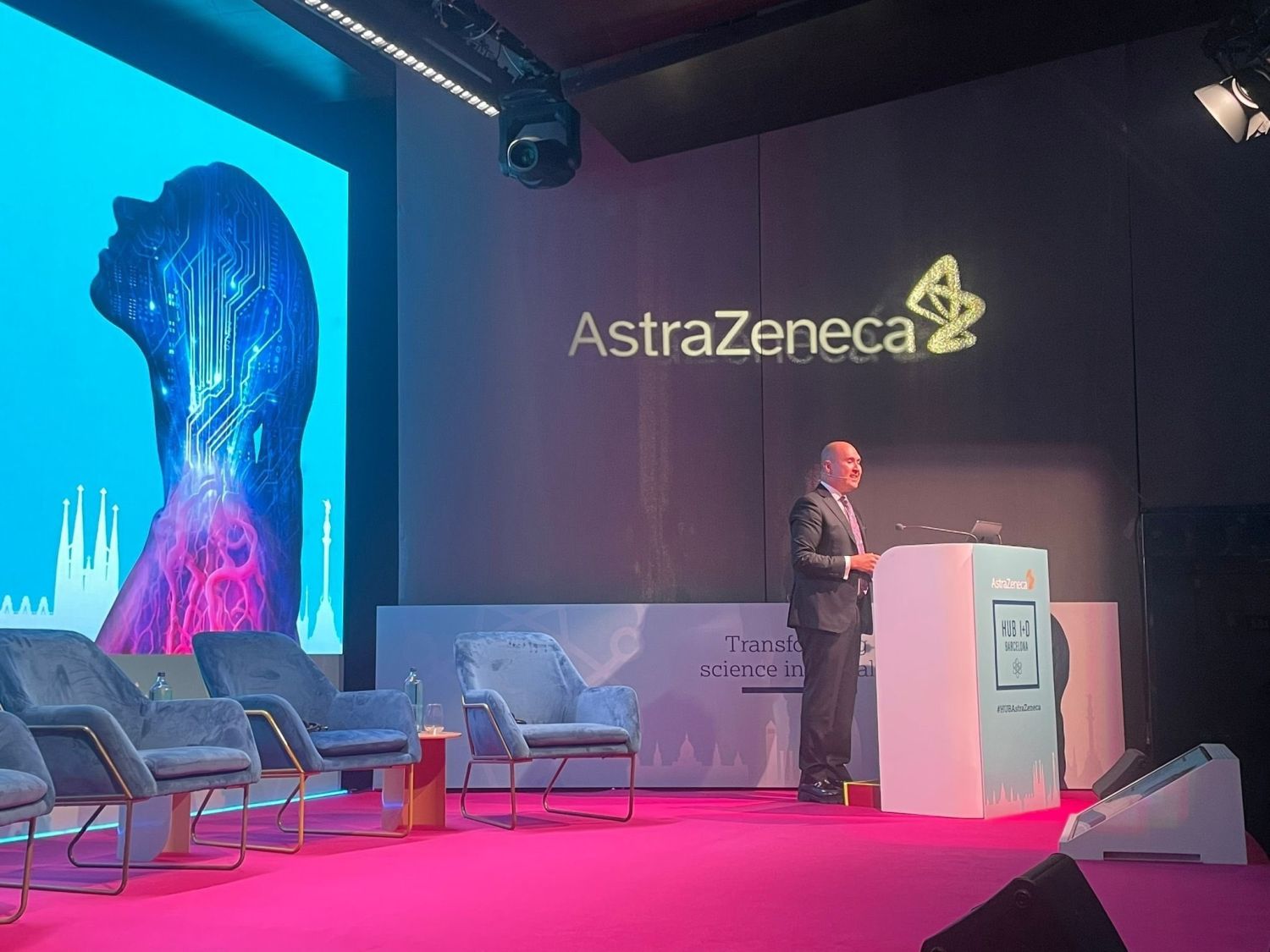 AstraZeneca levantará un polo de innovación y desarrollo en Barcelona con 800 millones de euros