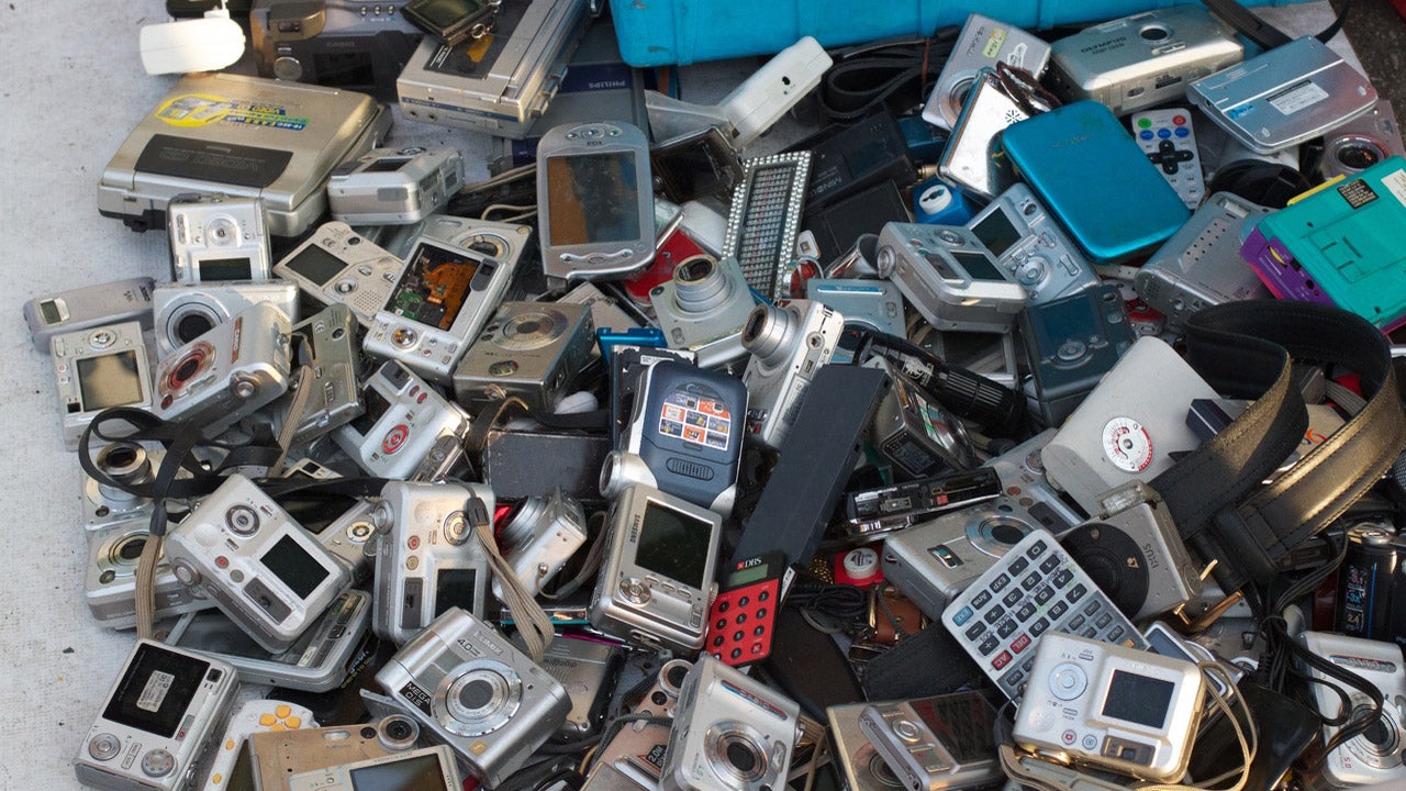 Basura electrónica: como abordar un problema sin solución a corto plazo 1 Merca2.es Las consecuencias de la basura electrónica