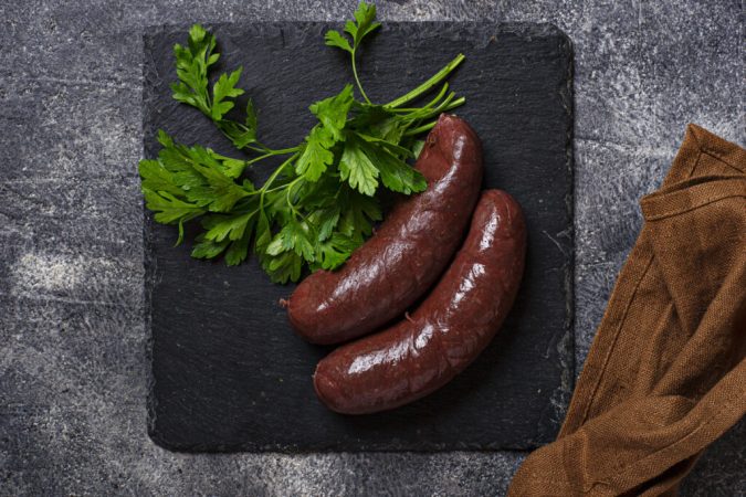 Cómo prepara las alubias con verdura Martín Berasategui para que sean más sanas que la fabada 6 Merca2.es Cuece las morcillas