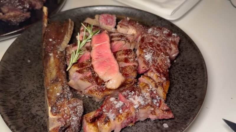 Detalle de uno de los chuletones de Pablo y El Pirata