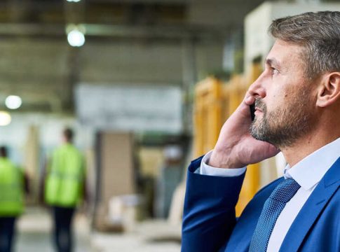 Mature Businessman Speaking by Phone at Factory Emprendimiento