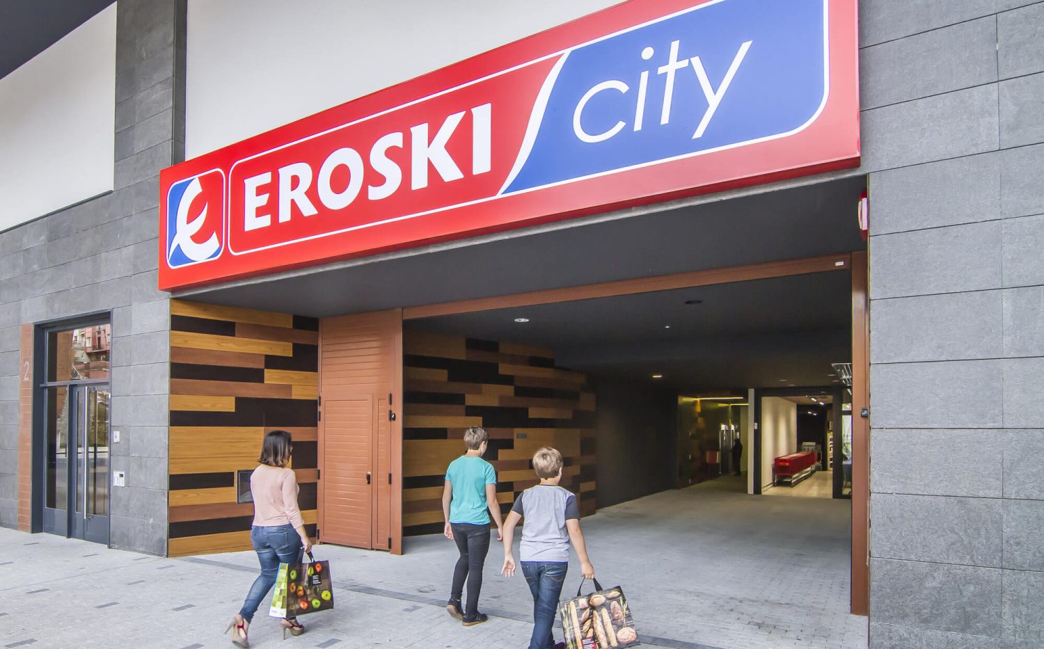 Eroski y Makro congelan precios para seguir el ejemplo de Francia