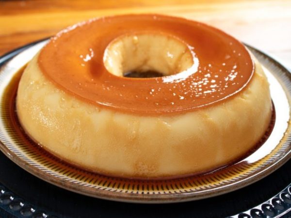 ¿Qué beneficios tiene el flan de queso?