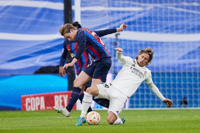 Frenkie de Jong y Luka Modric durante la semifinal de Copa del Rey
