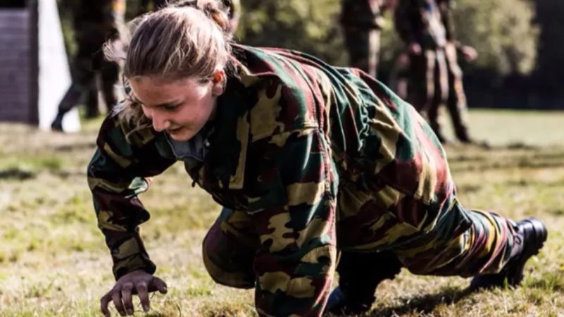 La princesa Elisabeth de Bélgica también se somete a entrenamiento militar