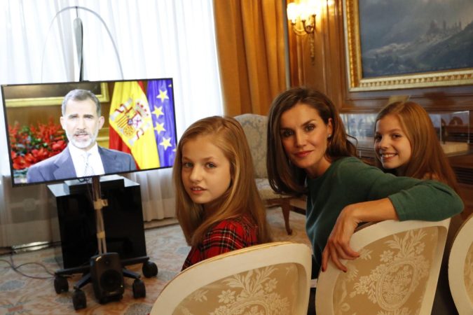 Leonor, Letizia y Sofía atienden al discurso de Felipe VI