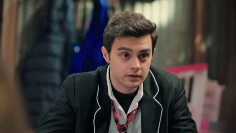 Ömer se mete en serios problemas con los prestamistas