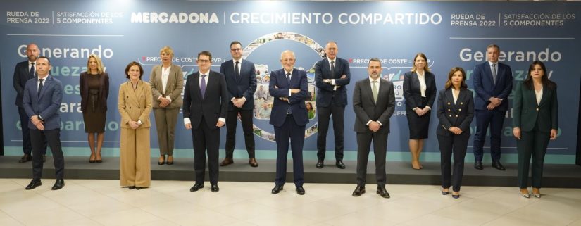 Mercadona factura 31.041 millones, un 11% más, y la inflación reduce su margen y rentabilidad 1 Merca2.es Presentacion Resultados Mercadona 1 2 2 Merca2.es