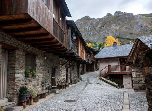 Peñalba de Santiago - Valle del Silencio en el Bierzo (León)