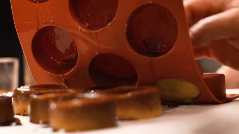 Retira los tocinillos sobre papel de cocina