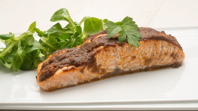 Cocina un increíble salmón de la mano de Karlos Arguiñano 21 Merca2.es Salmón cajún