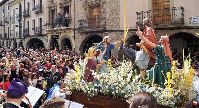 Aísa despliega todo su encanto natural y cultural