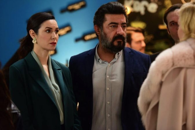 Suzan y Akif se dejan ver juntos