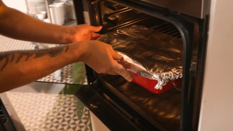 Tapa la bandeja con papel de aluminio Merca2.es