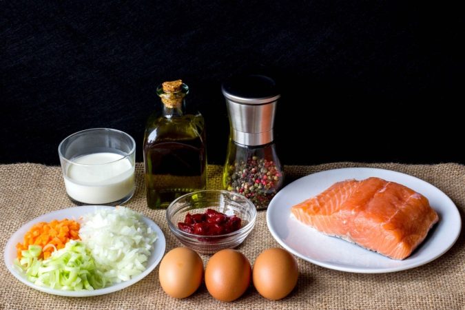 Cocina un increíble salmón de la mano de Karlos Arguiñano 20 Merca2.es Todo lo necesario para el pastel de salmón