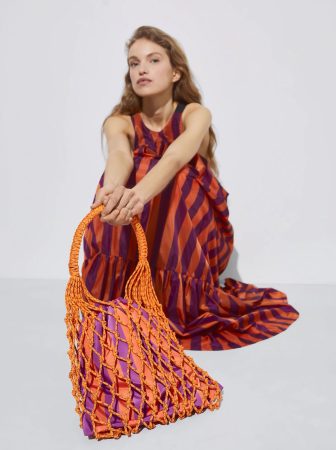 Versión naranja del bolso de redecilla