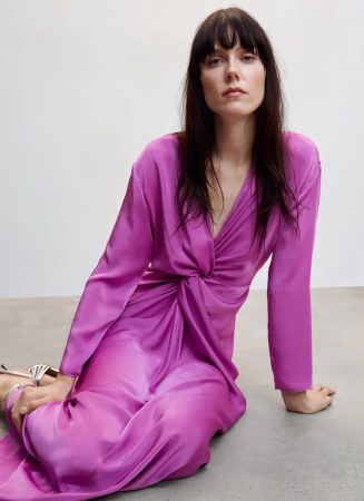 Vestido satinado con nudo