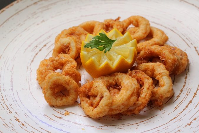 Ingredientes para realizar los calamares a la romana