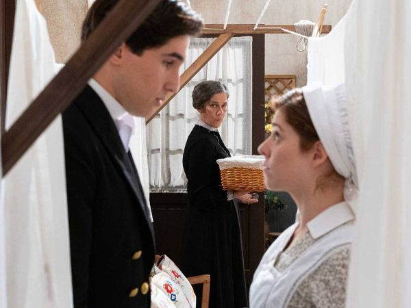 La Promesa: Manuel es trasladado convaleciente a la mansión 39 Merca2.es escena 3 Merca2.es