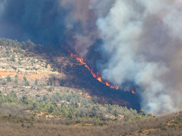 El vídeo más desolador de el incendio de Villanueva de Viver: 70 ancianos refugiados en un autobús 14 Merca2.es Incendio Montán