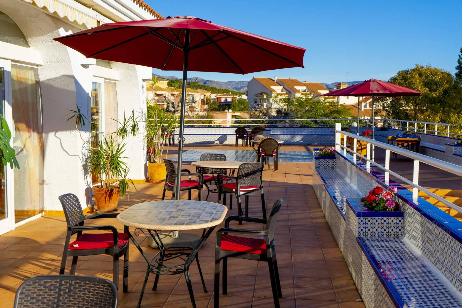 Angomed Senior Living dispone de la residencia Montebello, situada en una zona privilegiada, cerca del mar y de la montaña