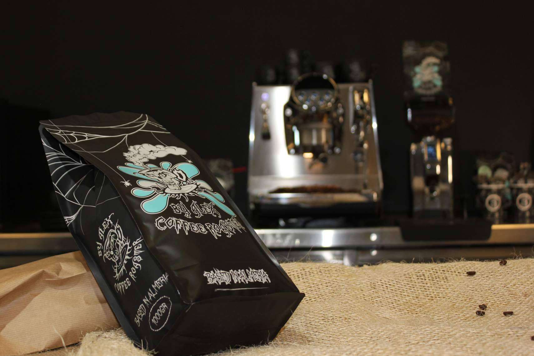 By Alex Coffee llega a la hostelería y al súper siendo café de especialidad