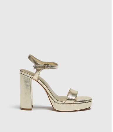 La primavera llega a Pull&Bear con este vestido irresistible por 15 euros 21 Merca2.es screenshot www.pullandbear.com 2023.03.22 17 48 27 Merca2.es