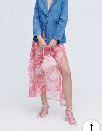 screenshot www.stradivarius.com 2023.03.24 14 55 36 Merca2.es