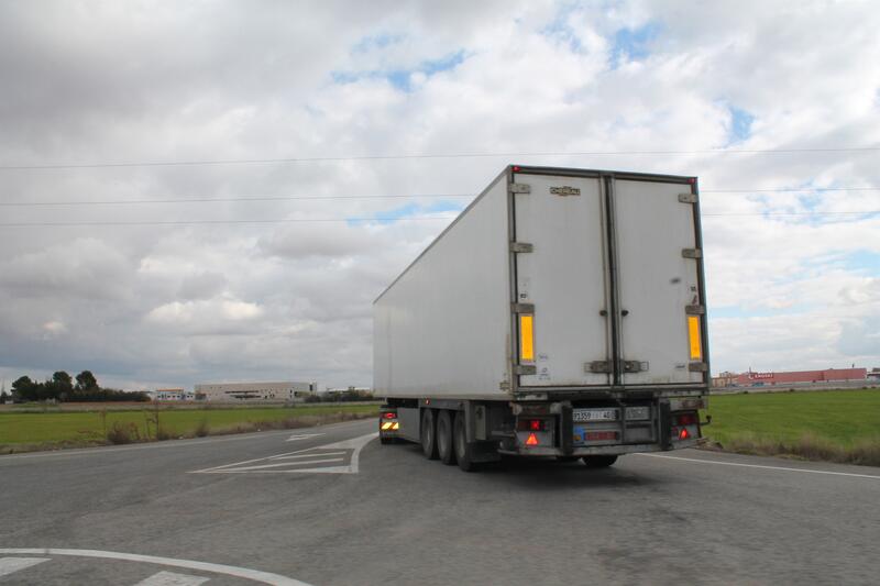 La CNMC inicia una consulta pública sobre la formación para conductores en España