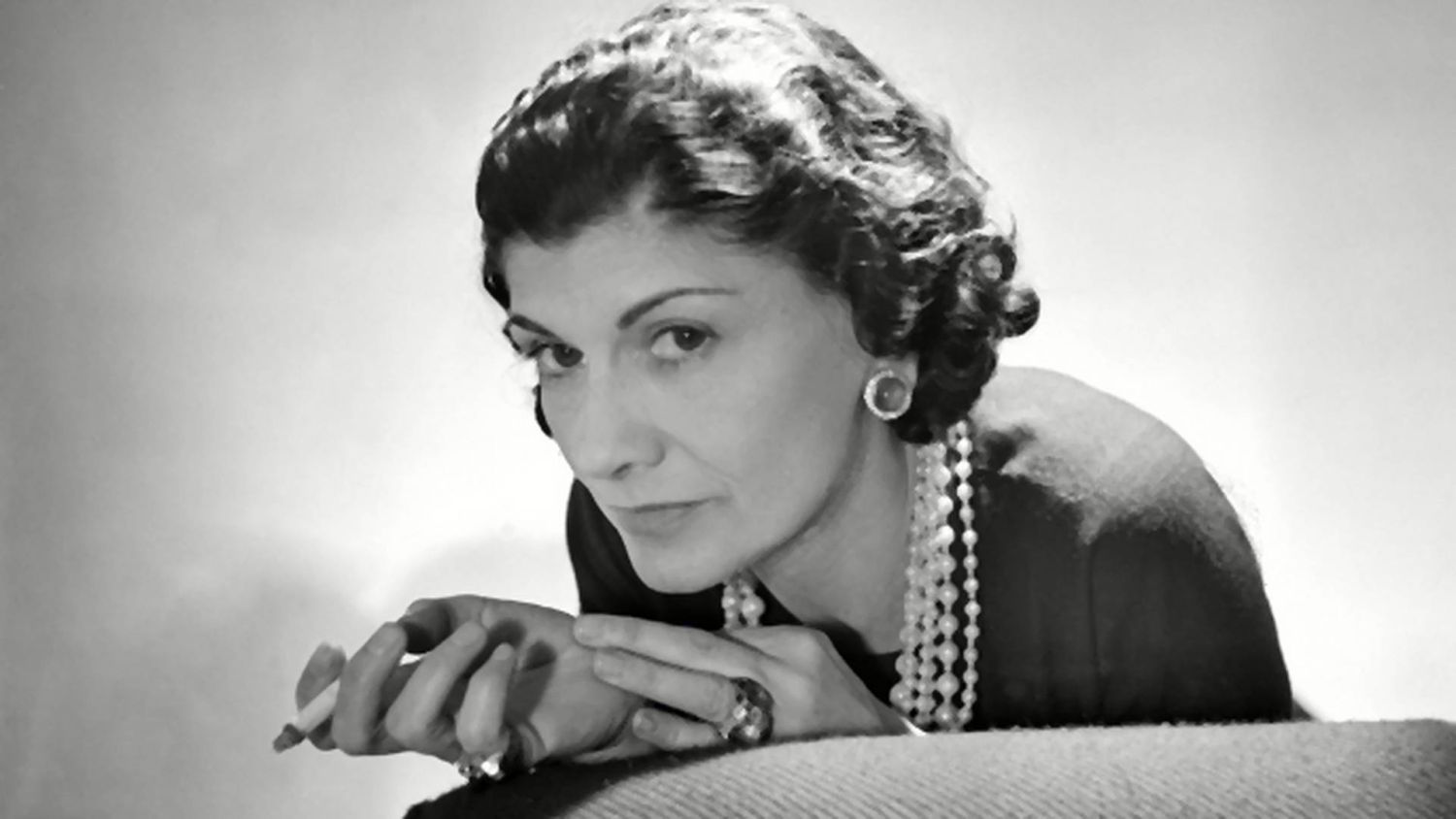 Coco Chanel: como llegó a fundar la marca de moda más conocida del mundo 2 Merca2.es Legado de Chanel
