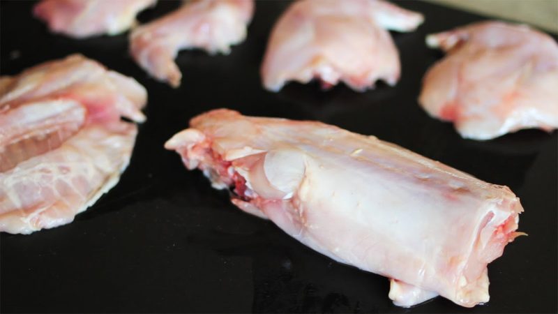 El plato favorito de Alberto Chicote que comía de pequeño 58 Merca2.es Corta el conejo en trozos iguales