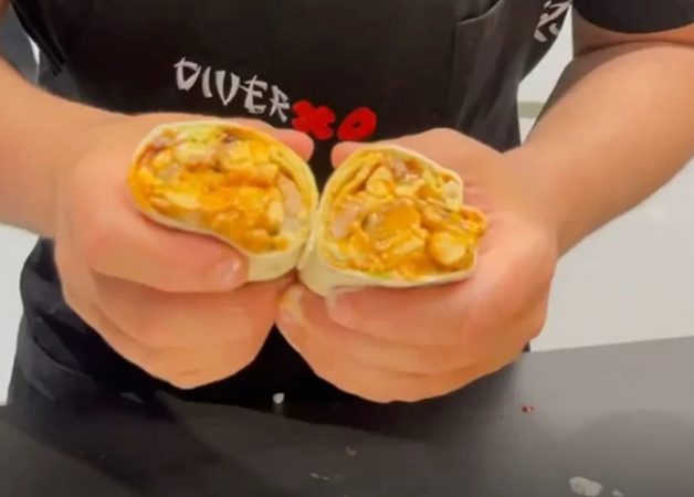 Las tortillas deben calentarse un poco para luego realizar el emplastado de todos los ingredientes