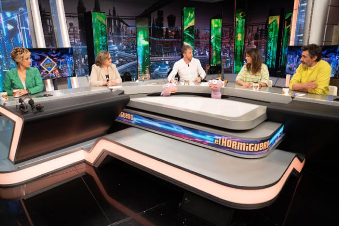 Nuria Roca aparentemente apoya a Ana Obregón