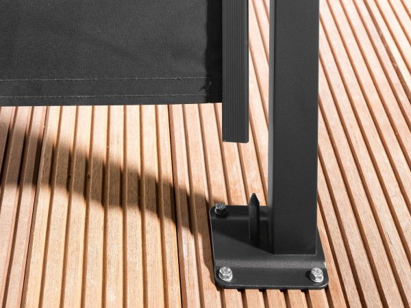 El poste del toldo se fija al suelo Merca2.es