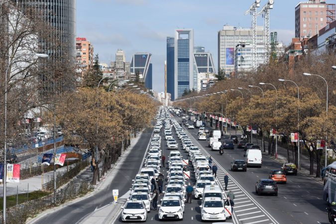 EuropaPress 4989809 varios taxis marchan plaza castilla protesta taxistas madrilenos 15 febrero Merca2.es