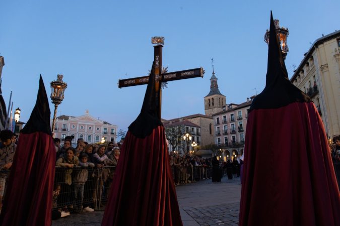 EuropaPress 5106306 cofrades procesion pasos abril 2023 segovia castilla leon espana procesion Merca2.es