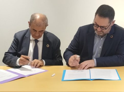 Foto de la firma del acuerdo Acuerdo de la economía social de Francia y España