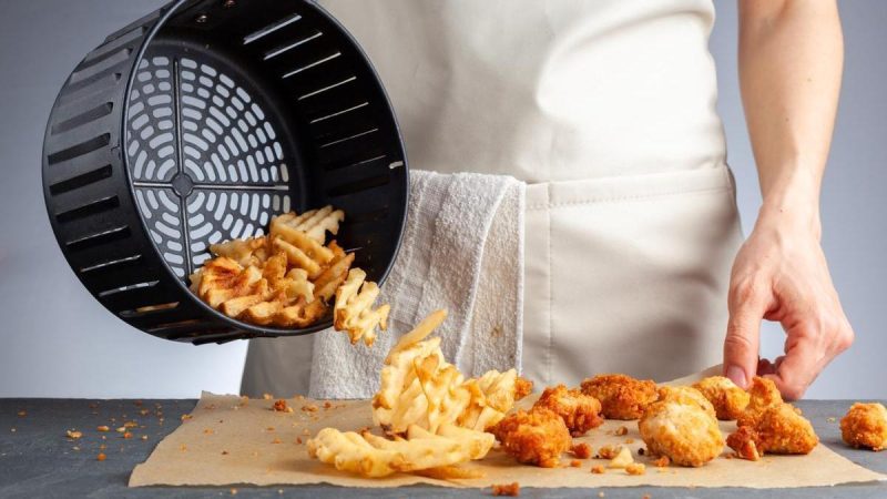 Cosas que debes evitar si tienes una freidora de aire o airfryer 23 Merca2.es ¿El papel de aluminio o de cocina impide en alguna función de la freidora de aire?